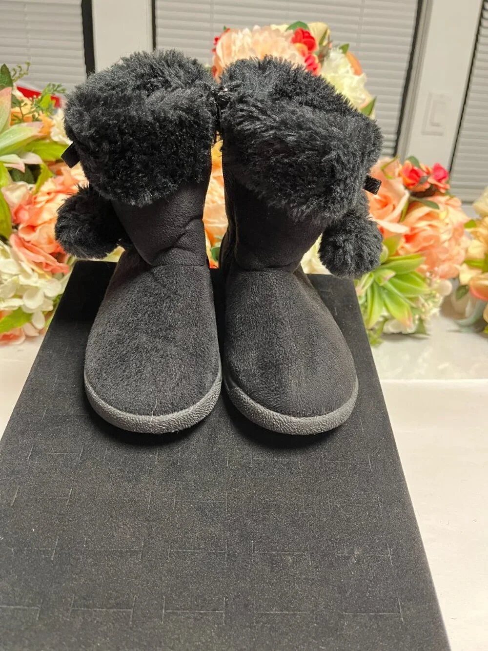 Black Faux Fur Pom Pom Winter Boots Side Zip Size 7